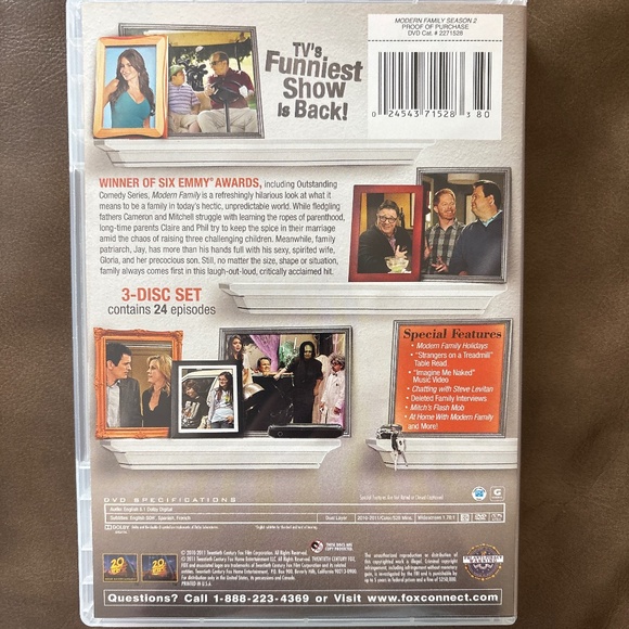 MODERN FAMILY -seasons 1& 2 - Picture 5 of 5